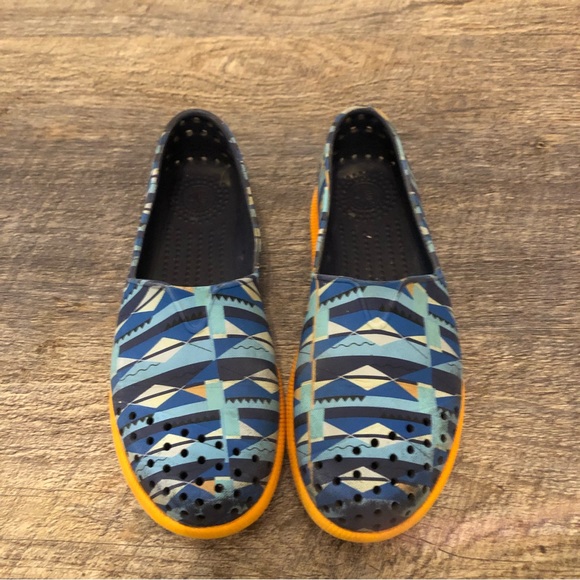 Native Verona Print Junior Slip On Sneaker, Regatta Blue/Begonia - Picture 2 of 9